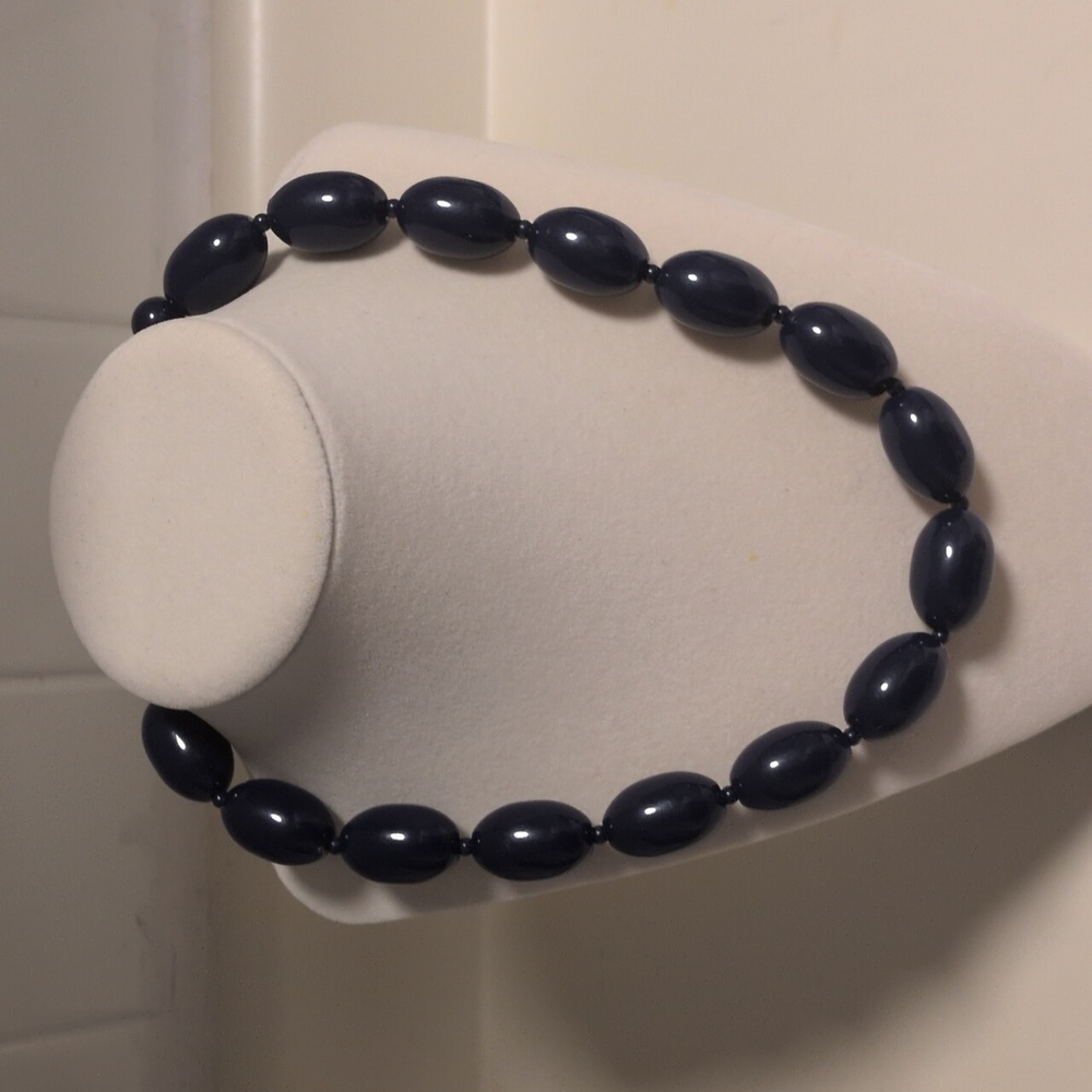 Elegant Navy Blue Beaded Necklace‎